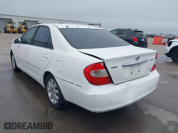 2003 Toyota Camry LE z VIN JTDBF30K530148403, wystawiony jako IAAI lot #41688346 z przebiegiem 299 143 mil mil oraz . Historia ofert i sprzedaży dostępna na DreamBid. Obrazek 3.