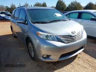 2016 Toyota Sienna XLE with VIN 5TDYK3DC4GS739785, listed as a IAAI auction lot 41513038 with 71,935 mi miles. Bid and sale history available at carsss.com. Image 1.