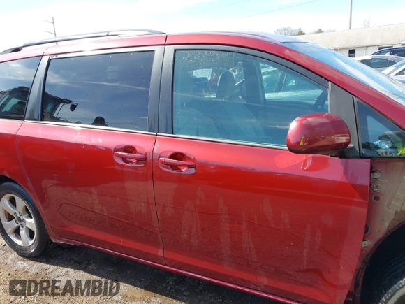 2015 Toyota Sienna LE AAS with VIN 5TDKK3DC9FS546455, listed as a IAAI auction lot 41674823 with 94,941 mi miles. Bid and sale history available at carsss.com. Image 13.