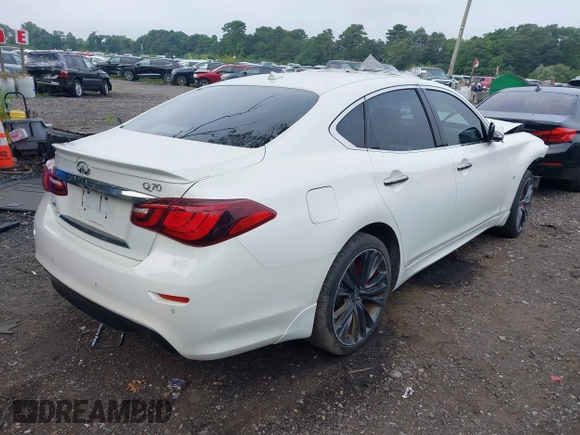 2016 Infiniti Q70 with VIN JN1BY1AR3GM270723, listed as a IAAI auction lot 40029163 with 80,411 mi miles. Bid and sale history available at carsss.com. Image 4.
