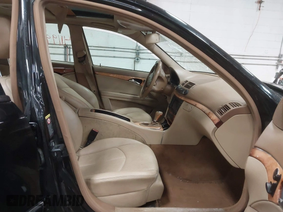 2007 Mercedes-Benz E-Class 3.5L with VIN WDBUF87XX7X214060, listed as a IAAI auction lot 41199590 with 136,011 mi miles. Bid and sale history available at carsss.com. Image 5.