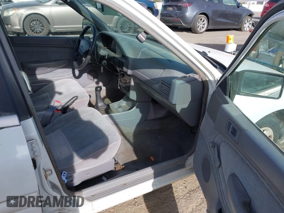 1995 Ford Escort z VIN 3FASP15J8SR142245, wystawiony jako IAAI lot #41901298 z przebiegiem 163 045 mil mil oraz . Historia ofert i sprzedaży dostępna na DreamBid. Obrazek 5.