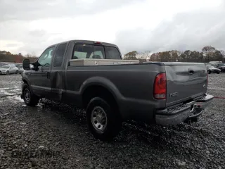 2003 Ford F-250 XL z VIN 1FTNX20F73EA04409, wystawiony jako Copart lot #84228714 z przebiegiem 142 641 mil mil oraz Szkoda całkowita • Salvage title. Historia ofert i sprzedaży dostępna na DreamBid. Obrazek 2.