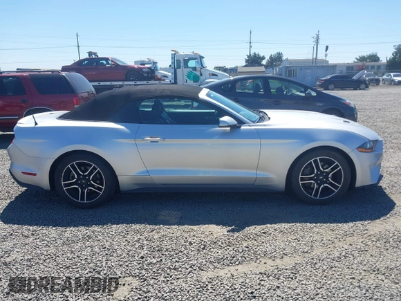 2018 Ford Mustang EcoBoost Premium z VIN 1FATP8UH9J5110286, wystawiony jako IAAI lot #42632454 z przebiegiem 60 355 mil mil oraz . Historia ofert i sprzedaży dostępna na DreamBid. Obrazek 13.