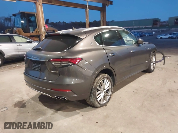 2021 Maserati Levante GranLusso with VIN ZN661XUL4MX372196, listed as a IAAI auction lot 41012396 with 37,600 mi miles. Bid and sale history available at carsss.com. Image 4.