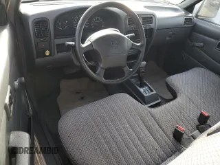 1996 Nissan Frontier XE z VIN 1N6SD11S1TC389671, wystawiony jako Copart lot #44762335 z przebiegiem 207 938 mil mil oraz Szkoda całkowita • Salvage title. Historia ofert i sprzedaży dostępna na DreamBid. Obrazek 8.