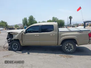 2017 Toyota Tacoma SR5 z VIN 3TMAZ5CN8HM039863, wystawiony jako IAAI lot #42384198 z przebiegiem 53 142 mil mil oraz . Historia ofert i sprzedaży dostępna na DreamBid. Obrazek 15.