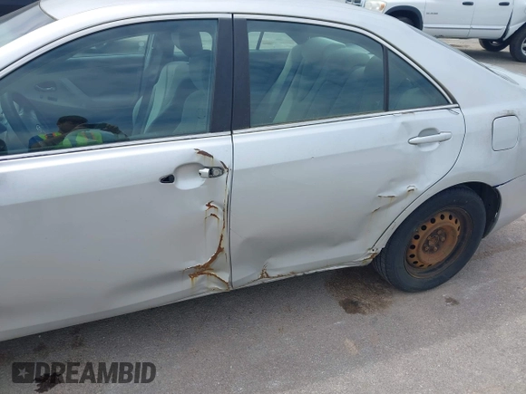 2009 Toyota Camry z VIN 4T1BE46K99U313351, wystawiony jako IAAI lot #42185255 z przebiegiem 331 791 mil mil oraz . Historia ofert i sprzedaży dostępna na DreamBid. Obrazek 6.