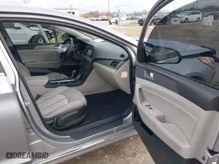 2017 Hyundai Sonata Hybrid SE with VIN KMHE24L1XHA048568, listed as a IAAI auction lot 40906982 with 119,801 mi miles. Bid and sale history available at carsss.com. Image 5.