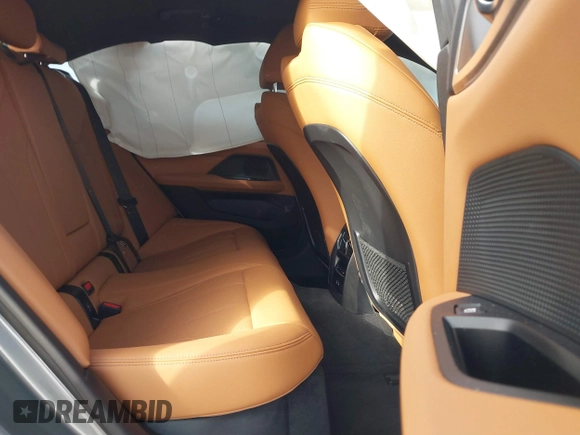 2024 BMW i4 eDrive35 z VIN WBY43AW00RFT13208, wystawiony jako IAAI lot #41191478 z przebiegiem 9 638 mil mil oraz . Historia ofert i sprzedaży dostępna na DreamBid. Obrazek 8.