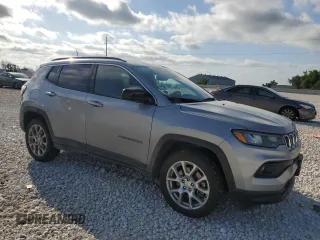2023 Jeep Compass Latitude Lux с VIN 3C4NJDFN6PT513828, выставлен на аукционе Copart как лот 52940125 с пробегом 63 204 миль миль и Списание • Salvage title. История ставок и продаж доступна на DreamBid. Изображение 4.
