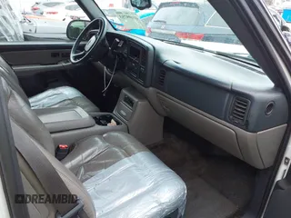 2002 Chevrolet Suburban LS with VIN 1GNEC16T32J198422, listed as a IAAI auction lot 41699753 with 204,504 mi miles. Bid and sale history available at carsss.com. Image 5.