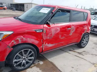 2018 Kia Soul ! with VIN KNDJX3AA8J7533909, listed as a IAAI auction lot 41677594 with 77,486 mi miles. Bid and sale history available at carsss.com. Image 6.