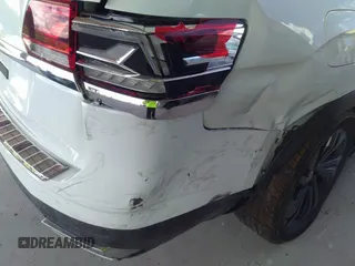 2022 Volkswagen Atlas SE z VIN 1V2WR2CA6NC544975, wystawiony jako IAAI lot #39643571 z przebiegiem 42 210 mil mil oraz . Historia ofert i sprzedaży dostępna na DreamBid. Obrazek 20.