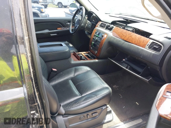 2008 Chevrolet Tahoe 3LT z VIN 1GNFC13088R137897, wystawiony jako IAAI lot #42644894 z przebiegiem 256 548 mil mil oraz . Historia ofert i sprzedaży dostępna na DreamBid. Obrazek 5.