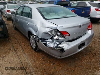 2005 Toyota Avalon XL z VIN 4T1BK36B95U044040, wystawiony jako Copart lot #59369691 z przebiegiem 111 373 mil mil oraz Szkoda całkowita • Salvage title. Historia ofert i sprzedaży dostępna na DreamBid. Obrazek 3.