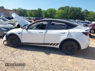 2021 Tesla Model Y Long Range z VIN 5YJYGDEE0MF204377, wystawiony jako IAAI lot #42139838 z przebiegiem Nie podano mil oraz . Historia ofert i sprzedaży dostępna na DreamBid. Obrazek 13.