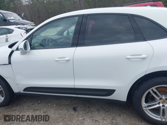 2024 Porsche Macan with VIN WP1AA2A55RLB20040, listed as a IAAI auction lot 41739587 with 8,916 mi miles and . Bid and sale history available at DreamBid. Image 15.