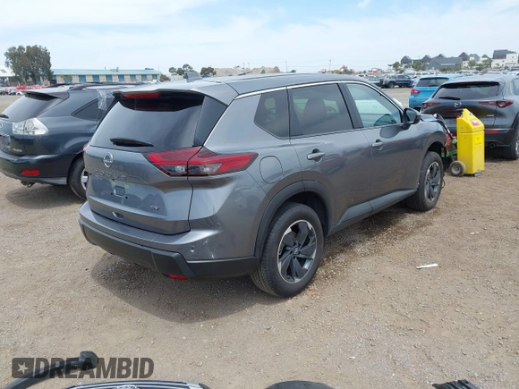 2024 Nissan Rogue SV z VIN JN8BT3BA6RW005788, wystawiony jako IAAI lot #42228429 z przebiegiem 6 097 mil mil oraz . Historia ofert i sprzedaży dostępna na DreamBid. Obrazek 4.