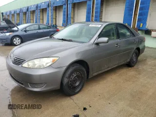 2006 Toyota Camry STD z VIN 4T1BE32KX6U724706, wystawiony jako Copart lot #59139525 z przebiegiem 168 693 mil mil oraz Czysty tytuł • Clean title. Historia ofert i sprzedaży dostępna na DreamBid. Obrazek 1.