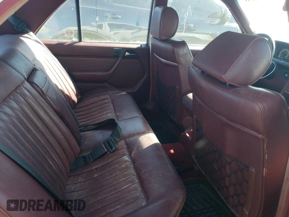 1988 Mercedes-Benz 300 E с VIN WDBEA30DXJA700058, выставлен на аукционе Copart как лот 58342374 с пробегом 210 787 миль миль и Чистый • Clean title. История ставок и продаж доступна на DreamBid. Изображение 10.