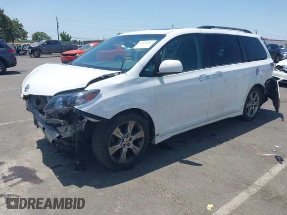 2014 Toyota Sienna SE z VIN 5TDXK3DC0ES515325, wystawiony jako IAAI lot #42520007 z przebiegiem 155 649 mil mil oraz . Historia ofert i sprzedaży dostępna na DreamBid. Obrazek 2.