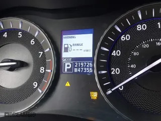 2013 Infiniti M37 with VIN JN1BY1AP0DM514046, listed as a IAAI auction lot 42031499 with 219,726 mi miles. Bid and sale history available at carsss.com. Image 7.