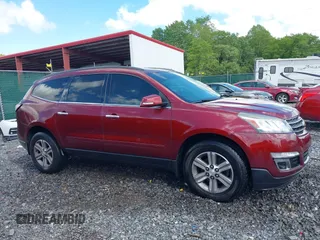 2015 Chevrolet Traverse LT z VIN 1GNKVHKD9FJ373749, wystawiony jako IAAI lot #42291335 z przebiegiem 136 558 mil mil oraz . Historia ofert i sprzedaży dostępna na DreamBid. Obrazek 13.