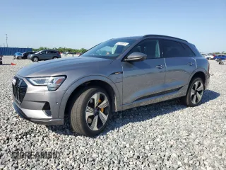 2022 Audi e-tron Premium Plus z VIN WA1LAAGE8NB002750, wystawiony jako Copart lot #57163615 z przebiegiem 50 009 mil mil oraz Szkoda całkowita • Salvage title. Historia ofert i sprzedaży dostępna na DreamBid. Obrazek 1.
