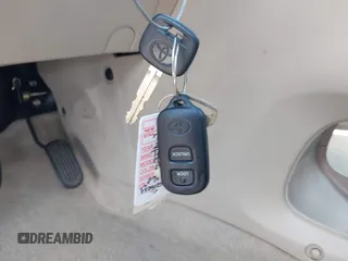 2003 Toyota Highlander z VIN JTEGD21A930070652, wystawiony jako IAAI lot #42225229 z przebiegiem 130 340 mil mil oraz . Historia ofert i sprzedaży dostępna na DreamBid. Obrazek 11.