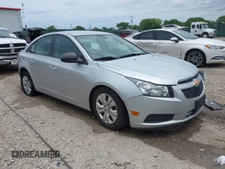 2014 Chevrolet Cruze LS z VIN 1G1PA5SG7E7154005, wystawiony jako IAAI lot #42341299 z przebiegiem 76 981 mil mil oraz . Historia ofert i sprzedaży dostępna na DreamBid. Obrazek 1.