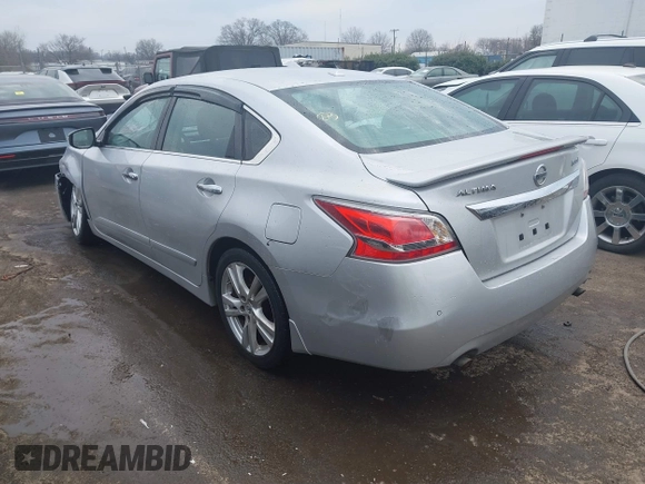 2015 Nissan Altima SL with VIN 1N4BL3AP7FC454420, listed as a IAAI auction lot 41666384 with 211,747 mi miles and . Bid and sale history available at carsss.com. Image 3.