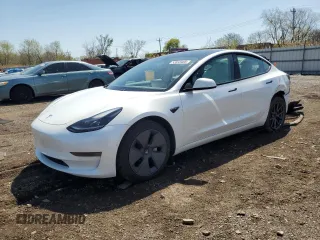 2021 Tesla Model 3 Standard Range Plus z VIN 5YJ3E1EAXMF977983, wystawiony jako Copart lot #53858465 z przebiegiem 28 279 mil mil oraz Szkoda całkowita • Salvage title. Historia ofert i sprzedaży dostępna na DreamBid. Obrazek 1.