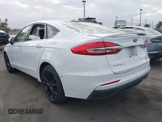 2019 Ford Fusion SE with VIN 3FA6P0HD7KR200699, listed as a IAAI auction lot 41686546 with 89,715 mi miles. Bid and sale history available at carsss.com. Image 3.