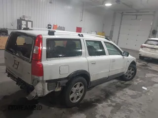 2005 Volvo XC70 with VIN YV1SZ592751190343, listed as a IAAI auction lot 41517785 with 202,533 mi miles and . Bid and sale history available at DreamBid. Image 4.