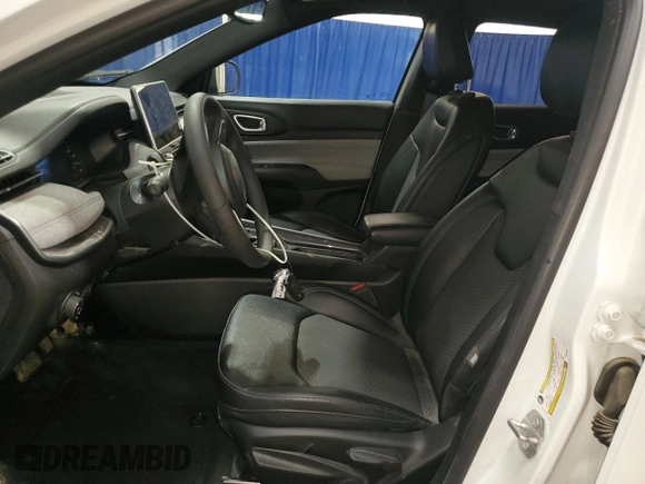 2024 Jeep Compass Latitude с VIN 3C4NJDBN8RT605547, выставлен на аукционе Copart как лот 62013365 с пробегом 23 793 миль миль и Чистый • Clean title. История ставок и продаж доступна на DreamBid. Изображение 7.