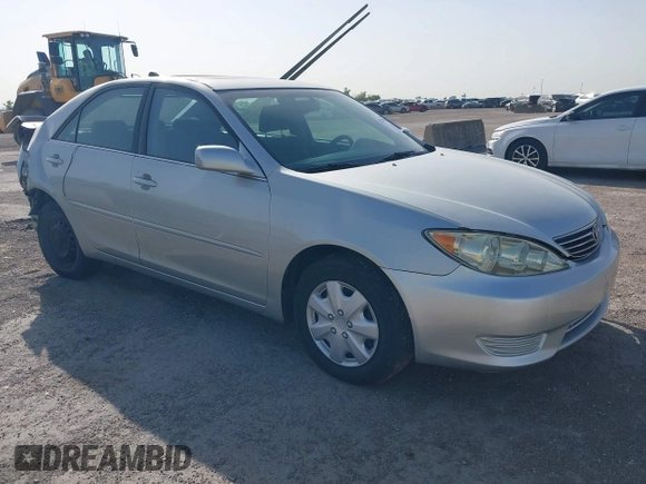 2005 Toyota Camry STD z VIN 4T1BE32K75U996144, wystawiony jako IAAI lot #42284780 z przebiegiem 157 050 mil mil oraz . Historia ofert i sprzedaży dostępna na DreamBid. Obrazek 1.