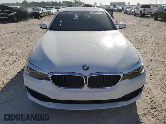 2018 BMW 5 Series 530i z VIN WBAJA5C51JG898880, wystawiony jako Copart lot #49928005 z przebiegiem 117 581 mil mil oraz Czysty tytuł • Clean title. Historia ofert i sprzedaży dostępna na DreamBid. Obrazek 5.