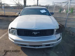 2005 Ford Mustang Deluxe with VIN 1ZVFT80N955140082, listed as a IAAI auction lot 41711933 with 88,633 mi miles. Bid and sale history available at carsss.com. Image 12.
