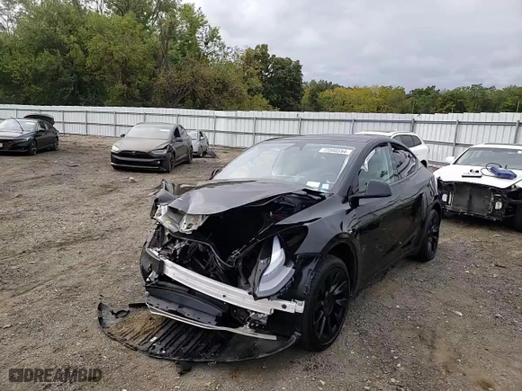 2024 Tesla Model Y Long Range with VIN 7SAYGDEE2RA236870, listed as a Copart auction lot 72880554 with 12,862 mi miles and Salvage Title. Bid and sale history available at carsss.com. Image 11.
