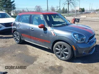 2016 MINI Countryman S z VIN WMWZC5C59GWU01618, wystawiony jako IAAI lot #42052757 z przebiegiem 53 912 mil mil oraz . Historia ofert i sprzedaży dostępna na DreamBid. Obrazek 1.