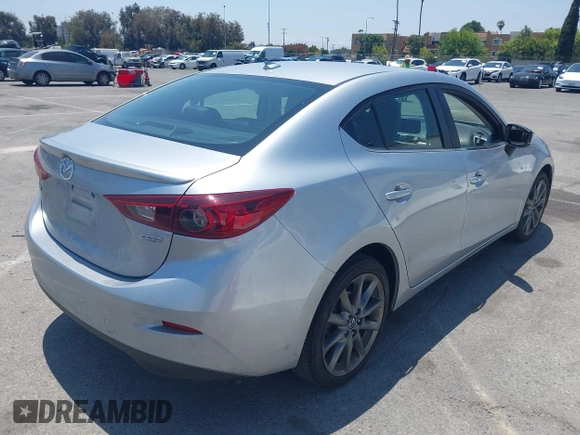 2018 Mazda 3 Touring z VIN 3MZBN1V35JM272638, wystawiony jako IAAI lot #42458722 z przebiegiem 98 393 mil mil oraz . Historia ofert i sprzedaży dostępna na DreamBid. Obrazek 4.