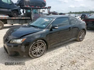 2013 Scion tC z VIN JTKJF5C72D3047925, wystawiony jako Copart lot #57507255 z przebiegiem 141 184 mil mil oraz Szkoda całkowita • Salvage title. Historia ofert i sprzedaży dostępna na DreamBid. Obrazek 1.