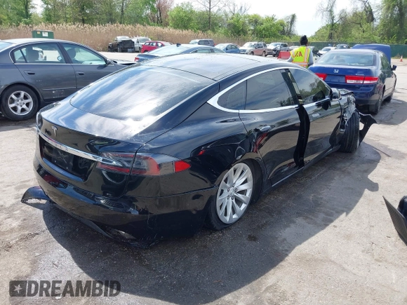 2017 Tesla Model S 60 z VIN 5YJSA1E13HF228486, wystawiony jako IAAI lot #42092686 z przebiegiem 78 089 mil mil oraz . Historia ofert i sprzedaży dostępna na DreamBid. Obrazek 4.