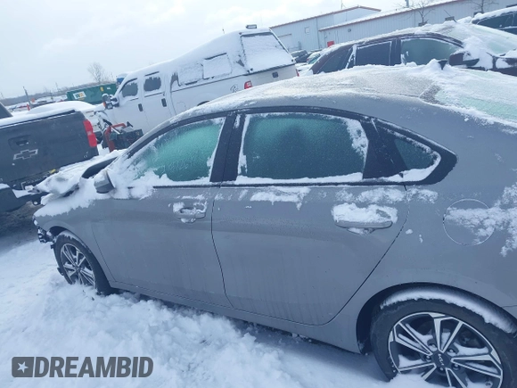 2022 Kia Forte LXS z VIN 3KPF24AD5NE458225, wystawiony jako IAAI lot #41572671 z przebiegiem 24 009 mil mil oraz . Historia ofert i sprzedaży dostępna na DreamBid. Obrazek 15.