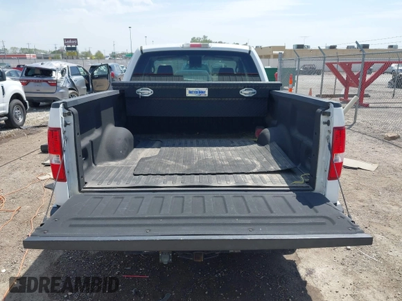 2007 Ford F-150 XL с VIN 1FTPX12V87KC18744, выставлен на аукционе IAAI как лот 42045966 с пробегом 311 282 миль миль и . История ставок и продаж доступна на DreamBid. Изображение 16.