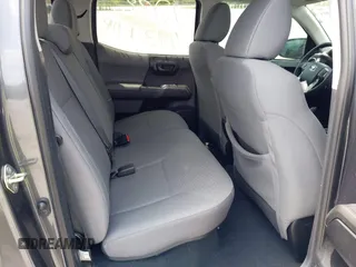 2020 Toyota Tacoma SR5 z VIN 5TFAZ5CN4LX091283, wystawiony jako IAAI lot #42076014 z przebiegiem 61 246 mil mil oraz . Historia ofert i sprzedaży dostępna na DreamBid. Obrazek 8.