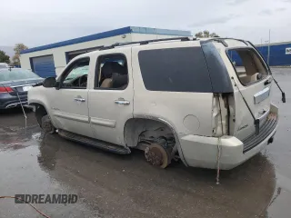 2007 GMC Yukon SLE with VIN 1GKFK13017R157472, listed as a Copart auction lot 79322014 with 0 mi miles and Salvage Title. Bid and sale history available at carsss.com. Image 2.