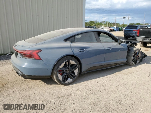 2022 Audi RS e-tron GT z VIN WAUAHBFWXN7900677, wystawiony jako Copart lot #72972794 z przebiegiem 10 839 mil mil oraz Szkoda całkowita • Salvage title. Historia ofert i sprzedaży dostępna na DreamBid. Obrazek 3.