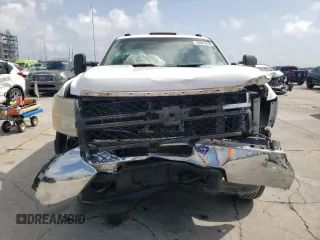 2011 Chevrolet Silverado 3500HD Work Truck z VIN 1GC4KZC81BF130600, wystawiony jako Copart lot #53819535 z przebiegiem Nie podano mil oraz Szkody całkowita. Historia ofert i sprzedaży dostępna na DreamBid. Obrazek 5.